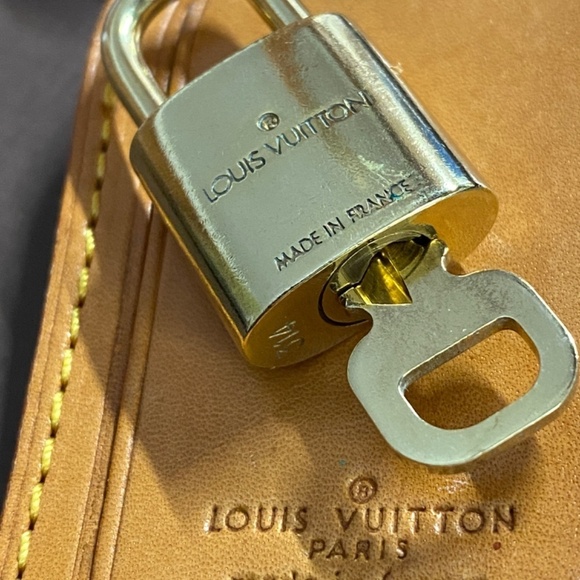Louis Vuitton padlock  key #314 & luggage name tag with  Poignier strap - Picture 7 of 7